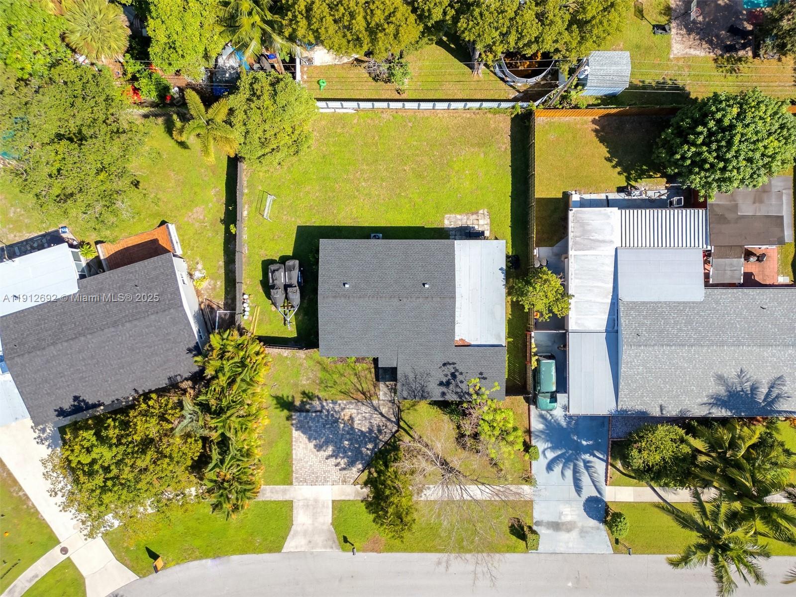9148 Bamboo Dr, Palm Beach Gardens FL 33410
