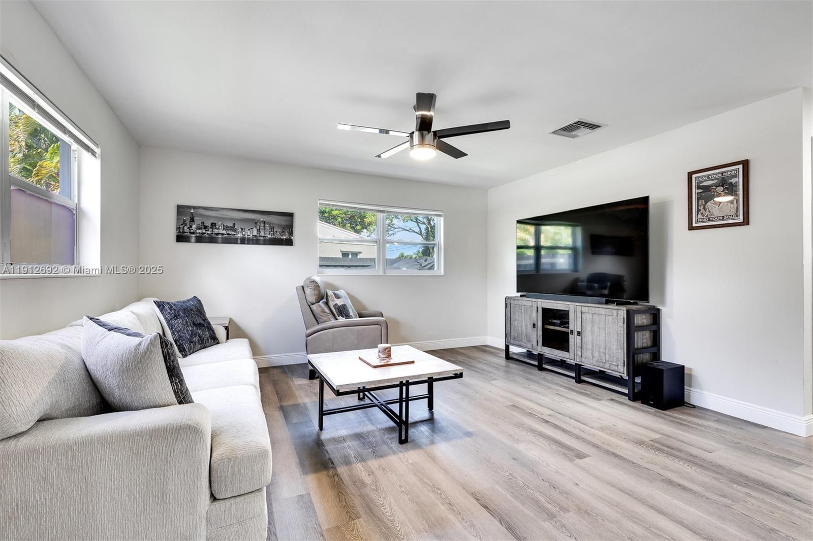 9148 Bamboo Dr, Palm Beach Gardens FL 33410