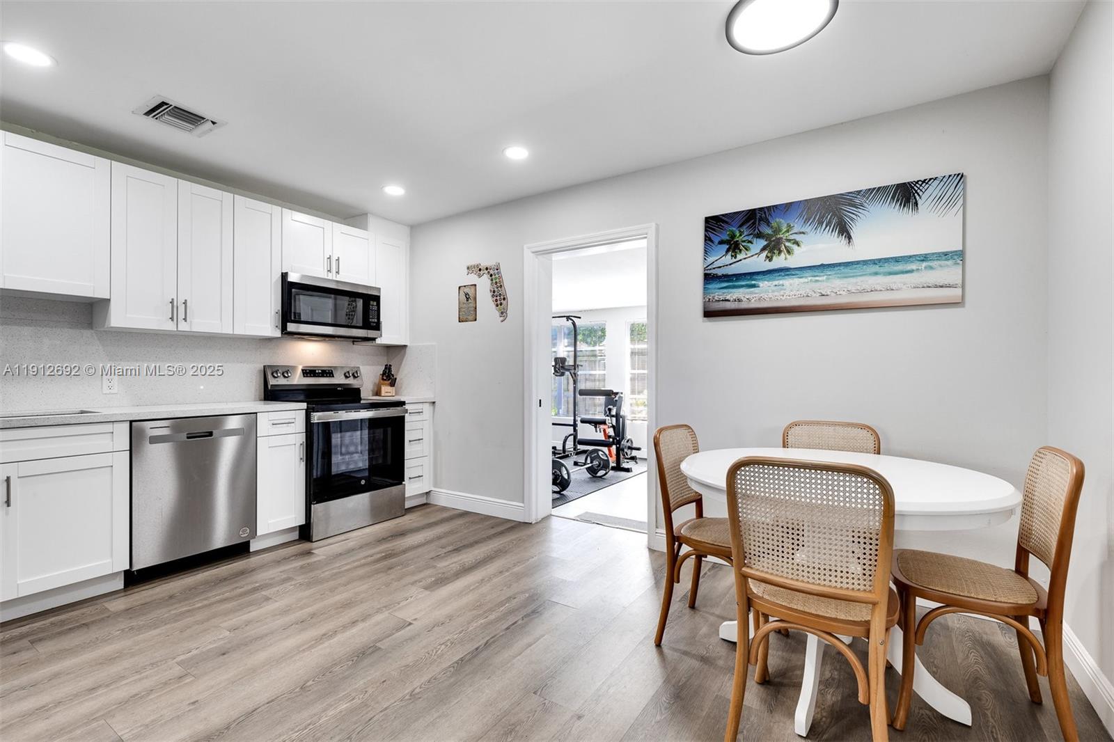 9148 Bamboo Dr, Palm Beach Gardens FL 33410