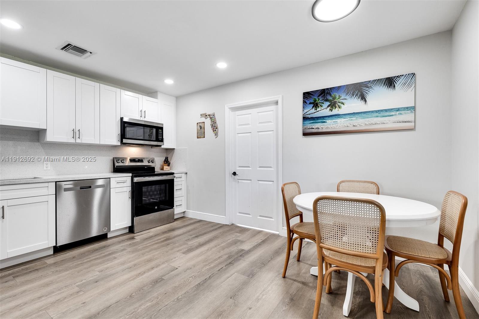9148 Bamboo Dr, Palm Beach Gardens FL 33410