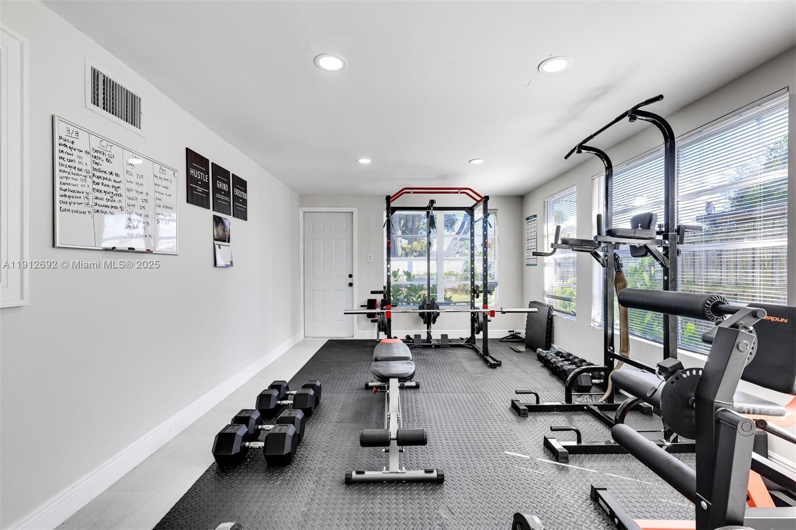 9148 Bamboo Dr, Palm Beach Gardens FL 33410