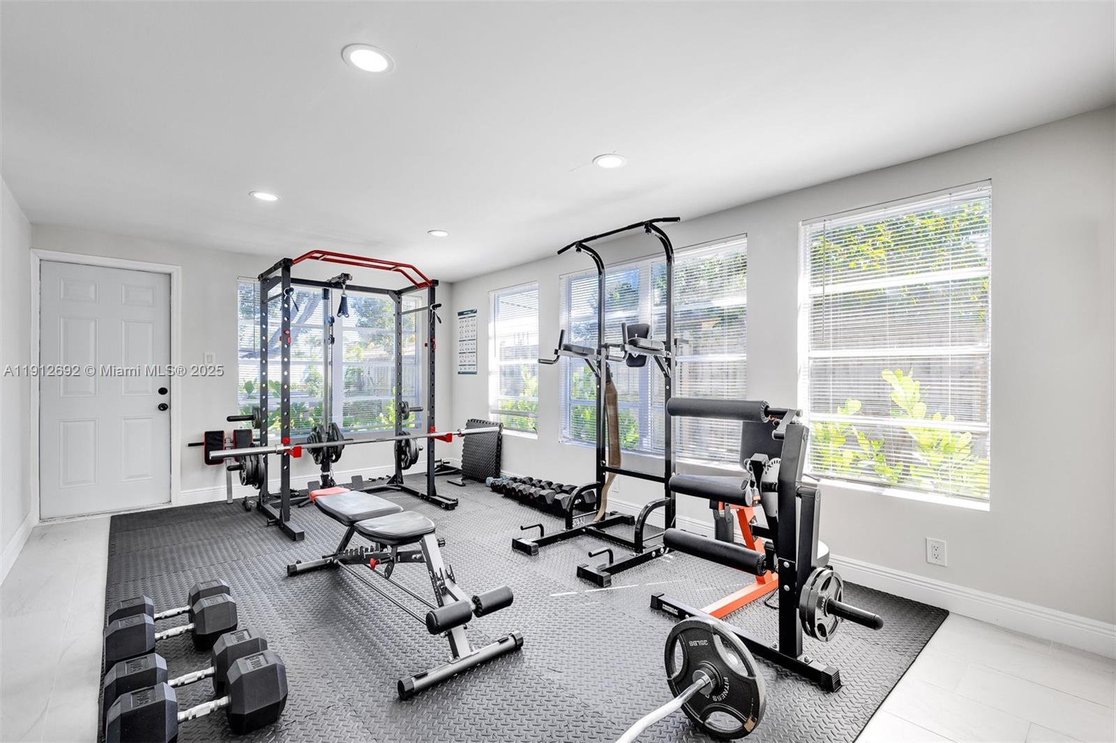 9148 Bamboo Dr, Palm Beach Gardens FL 33410