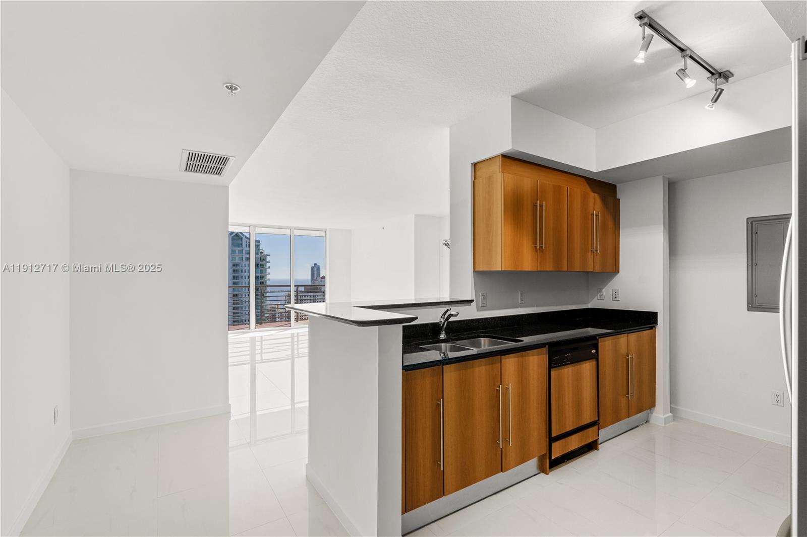 335 S Biscayne Blvd #4105, Miami FL 33131