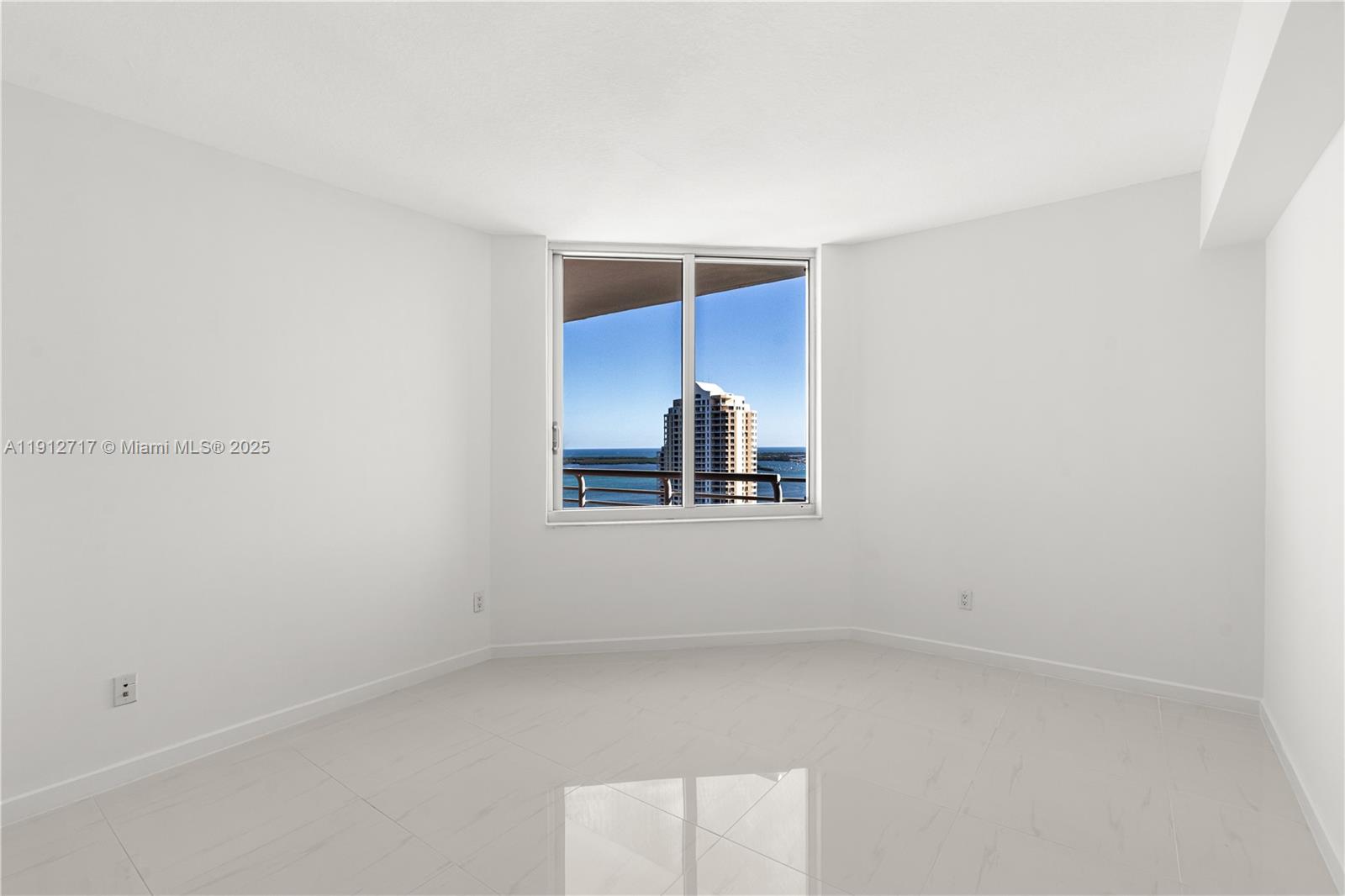 335 S Biscayne Blvd #4105, Miami FL 33131