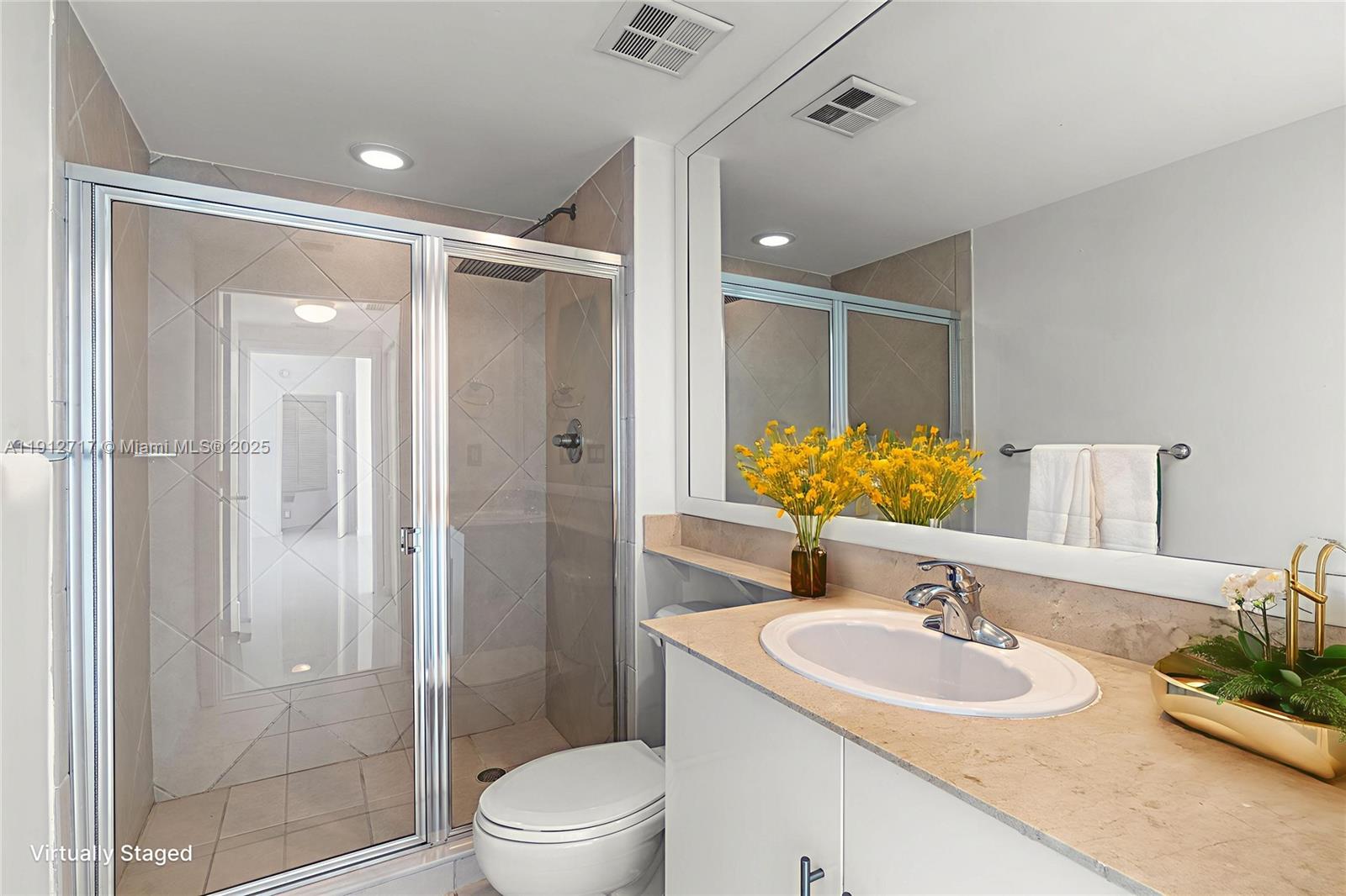 335 S Biscayne Blvd #4105, Miami FL 33131