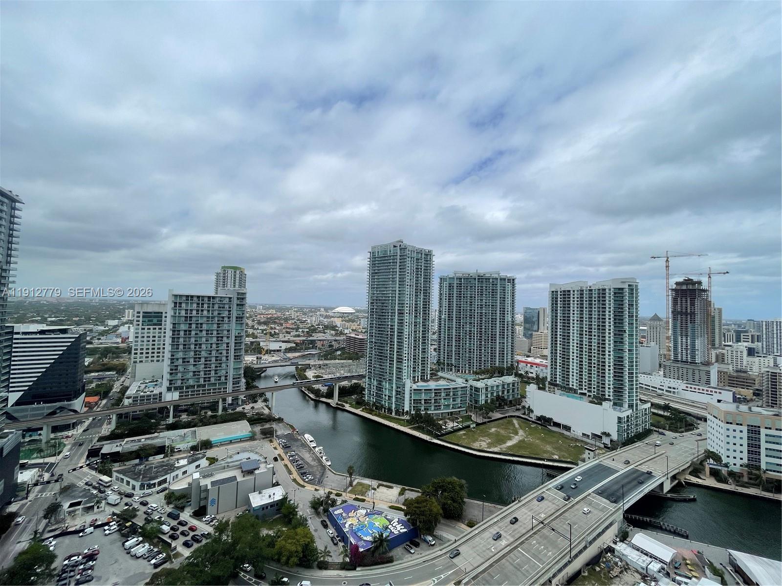 68 SE 6th St #3806, Miami FL 33131