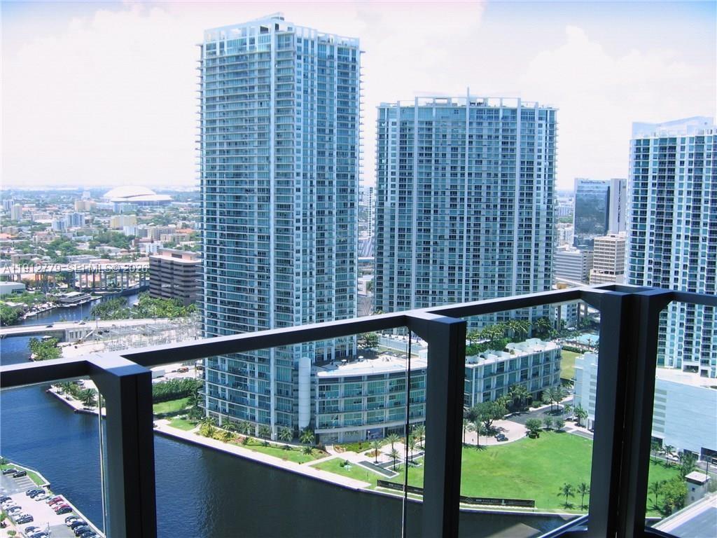 68 SE 6th St #3806, Miami FL 33131