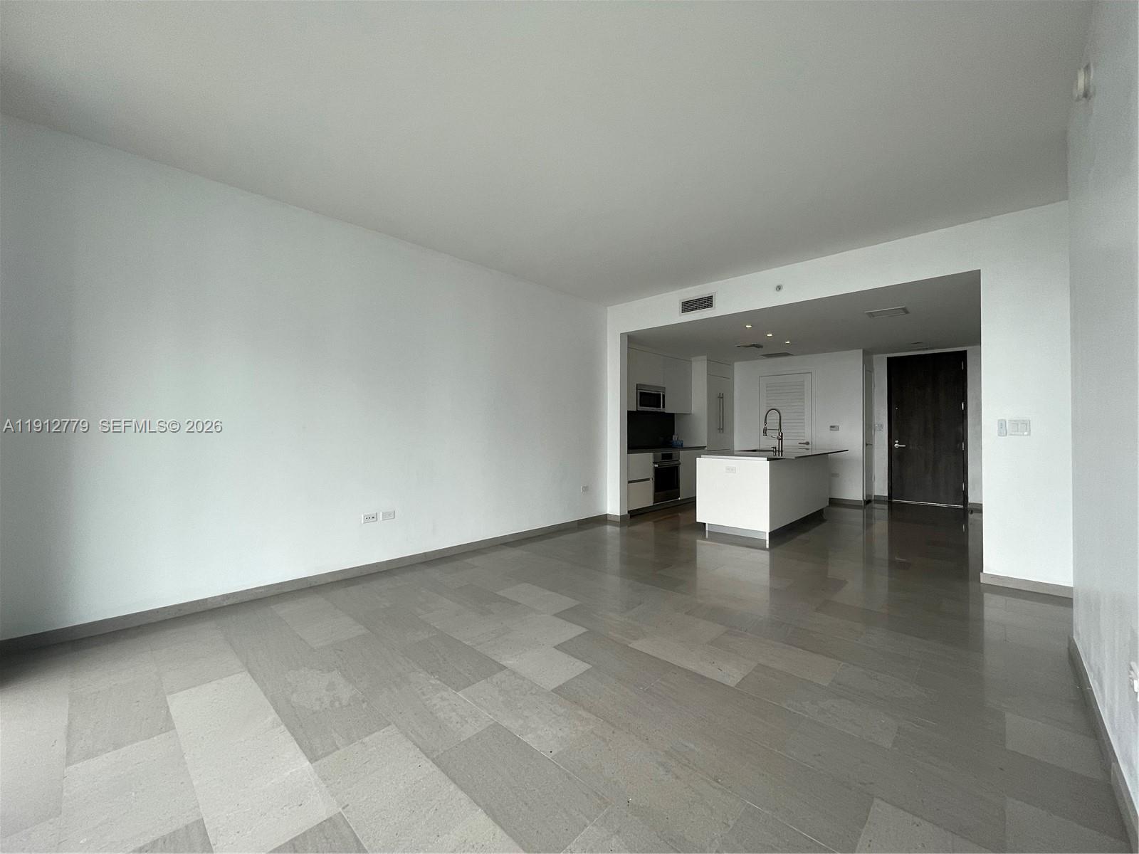 68 SE 6th St #3806, Miami FL 33131