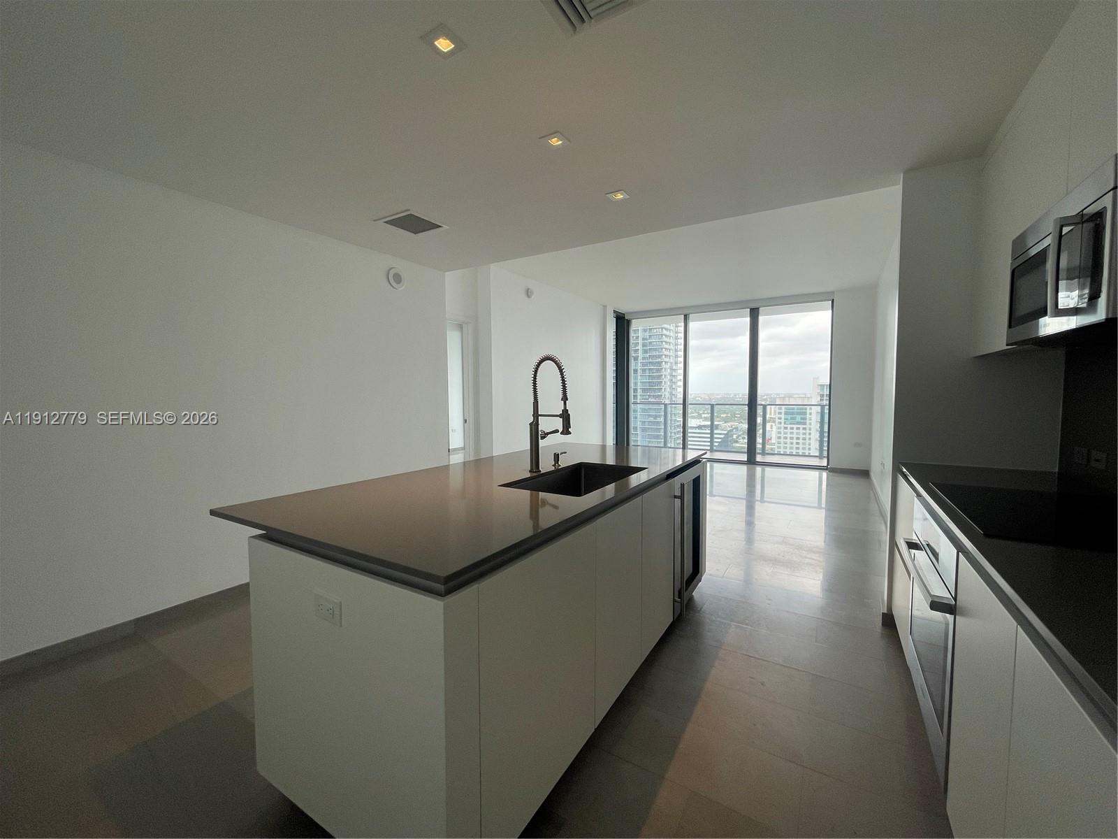 68 SE 6th St #3806, Miami FL 33131