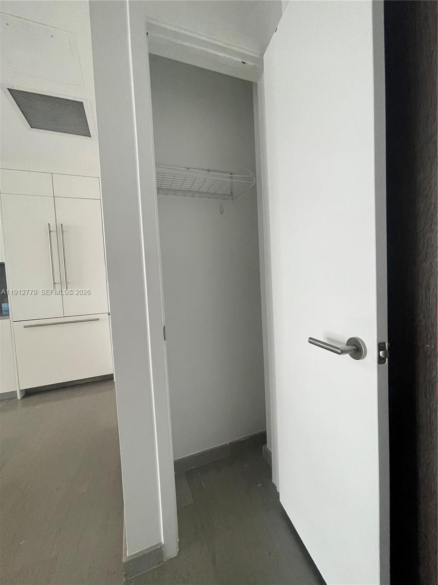 68 SE 6th St #3806, Miami FL 33131