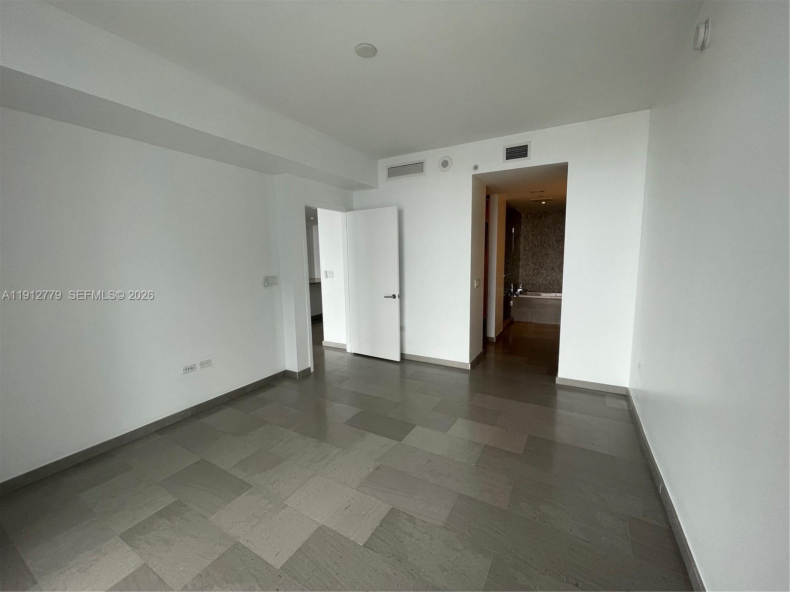 68 SE 6th St #3806, Miami FL 33131