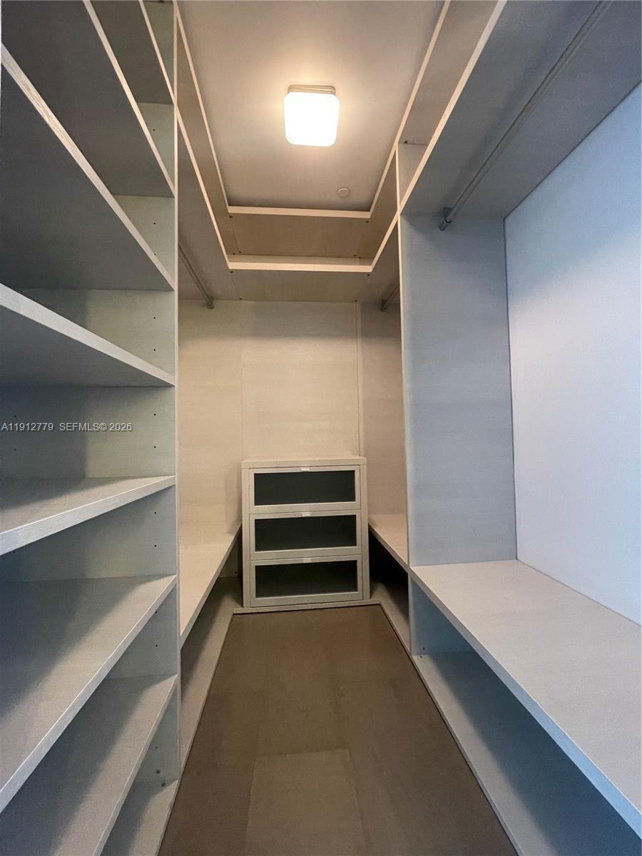 68 SE 6th St #3806, Miami FL 33131