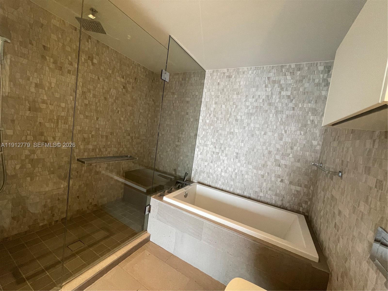 68 SE 6th St #3806, Miami FL 33131