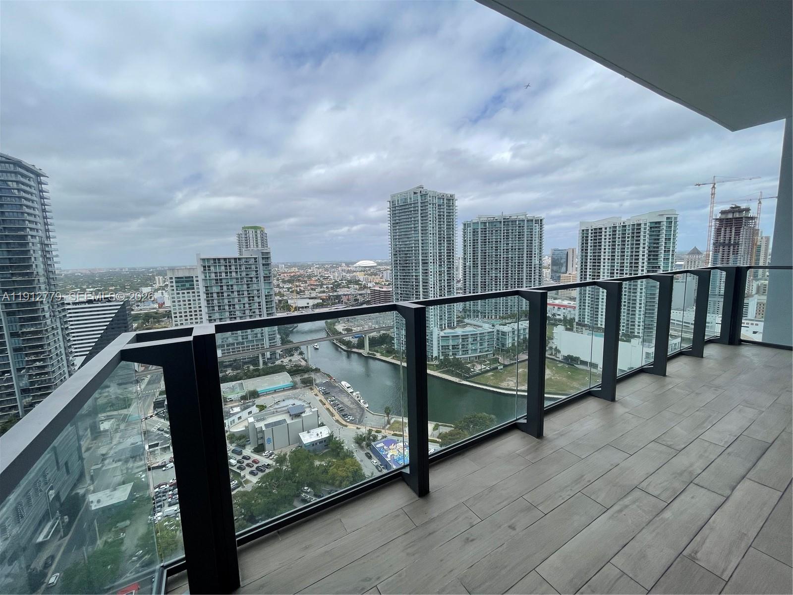 68 SE 6th St #3806, Miami FL 33131