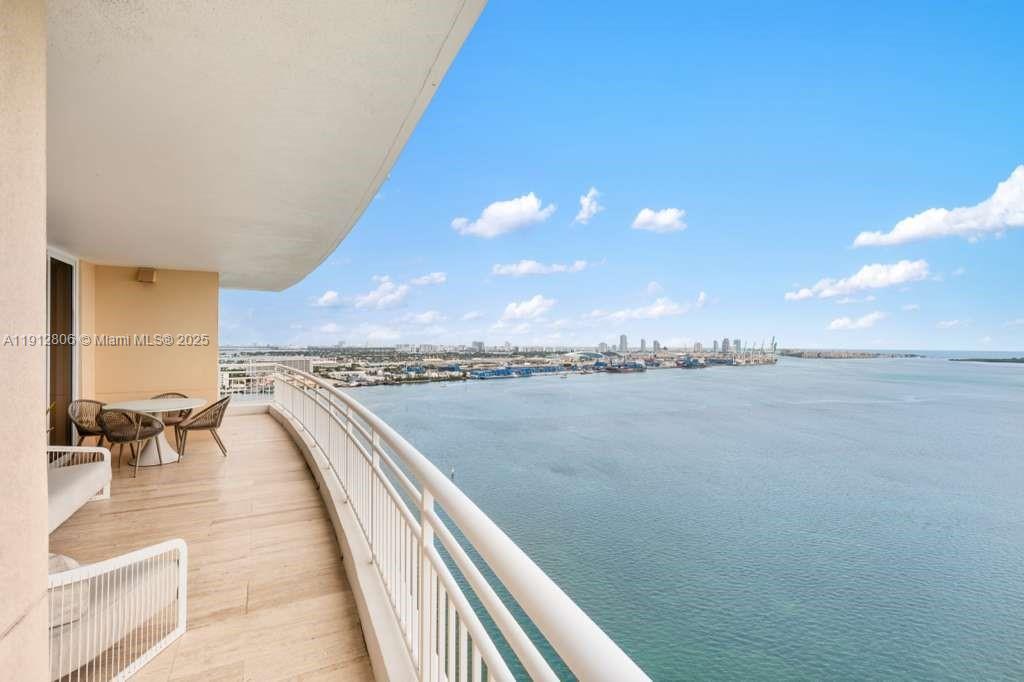 808 Brickell Key Dr #2504, Miami FL 33131