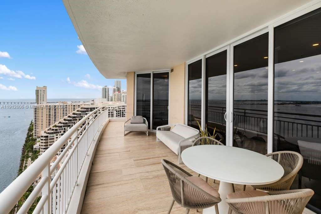 808 Brickell Key Dr #2504, Miami FL 33131