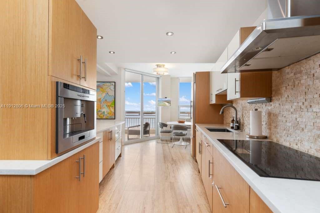 808 Brickell Key Dr #2504, Miami FL 33131