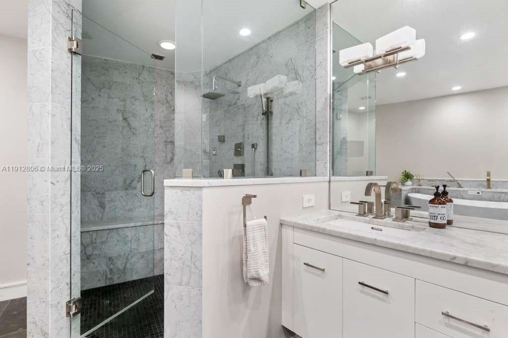 808 Brickell Key Dr #2504, Miami FL 33131