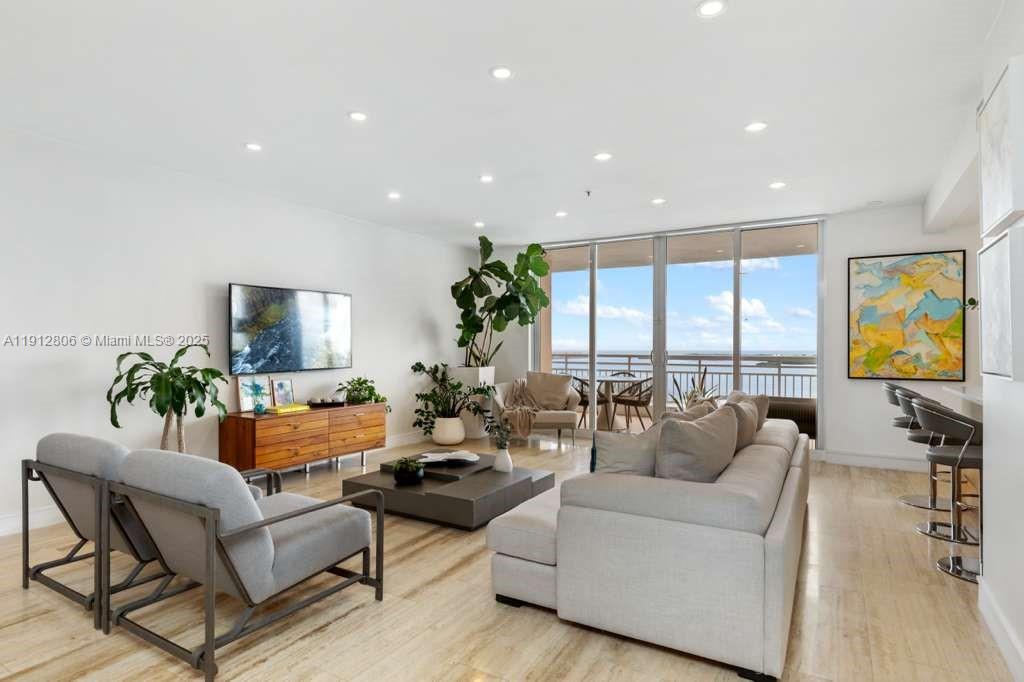 808 Brickell Key Dr #2504, Miami FL 33131