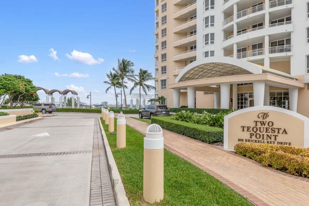 808 Brickell Key Dr #2504, Miami FL 33131