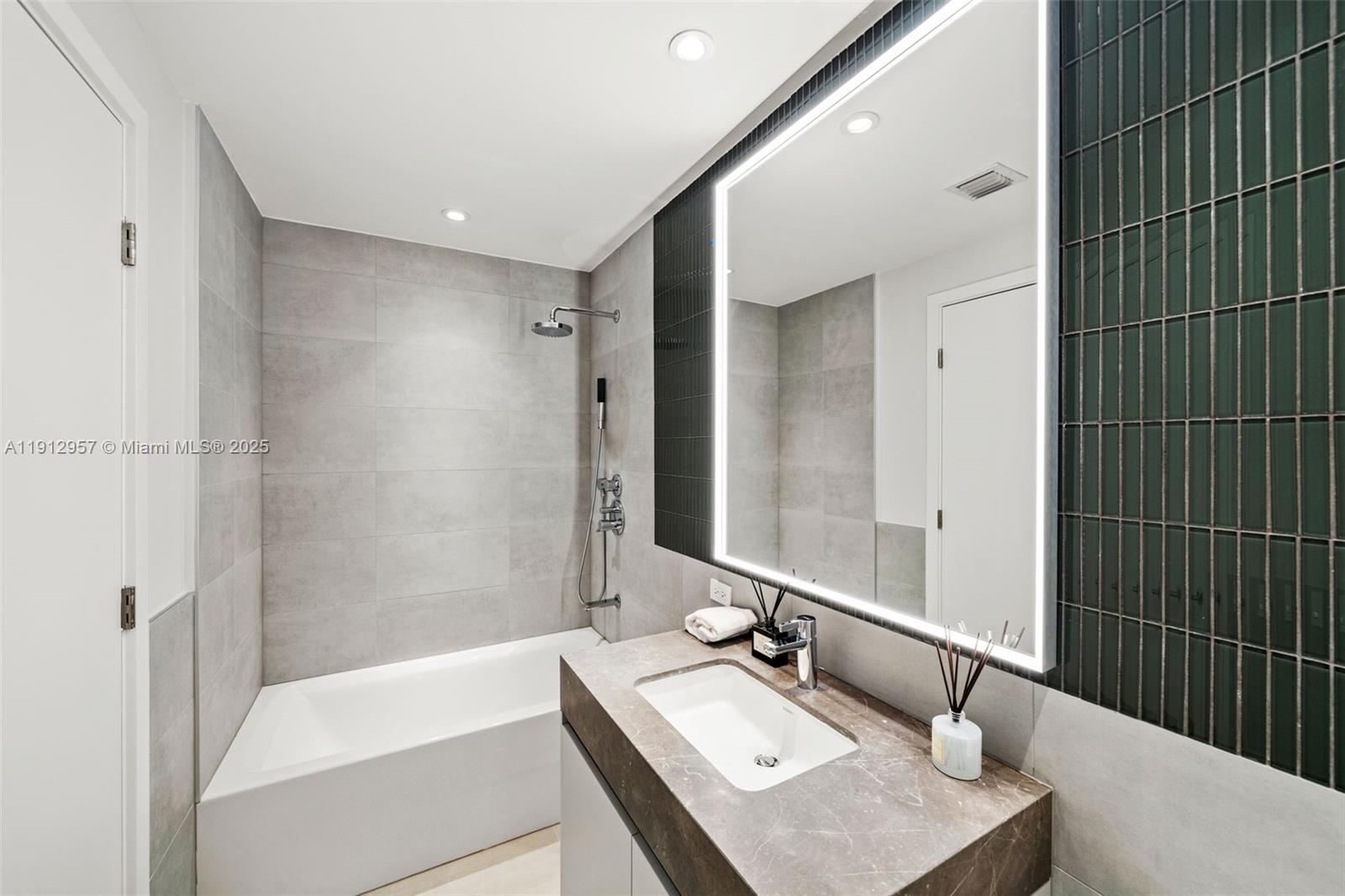 500 Alton Rd #2303, Miami Beach FL 33139