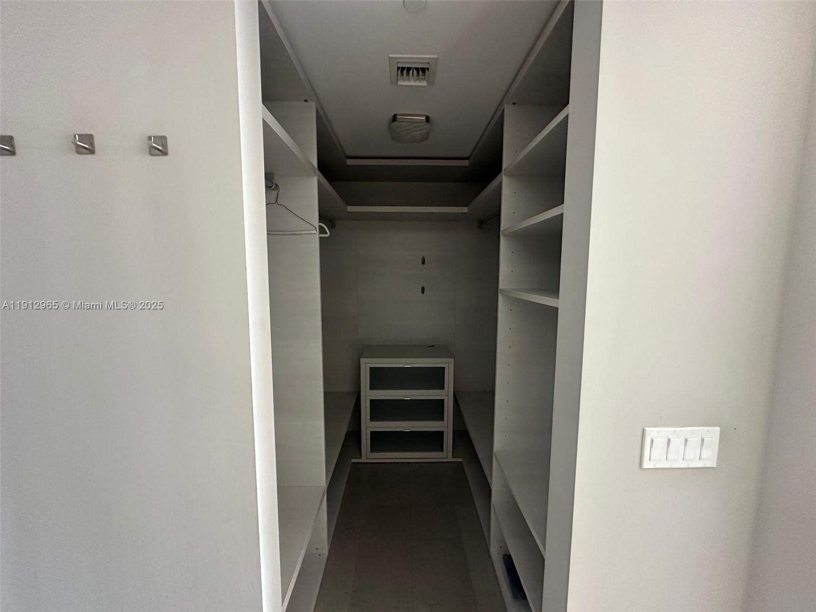 68 SE 6th St #2205, Miami FL 33131