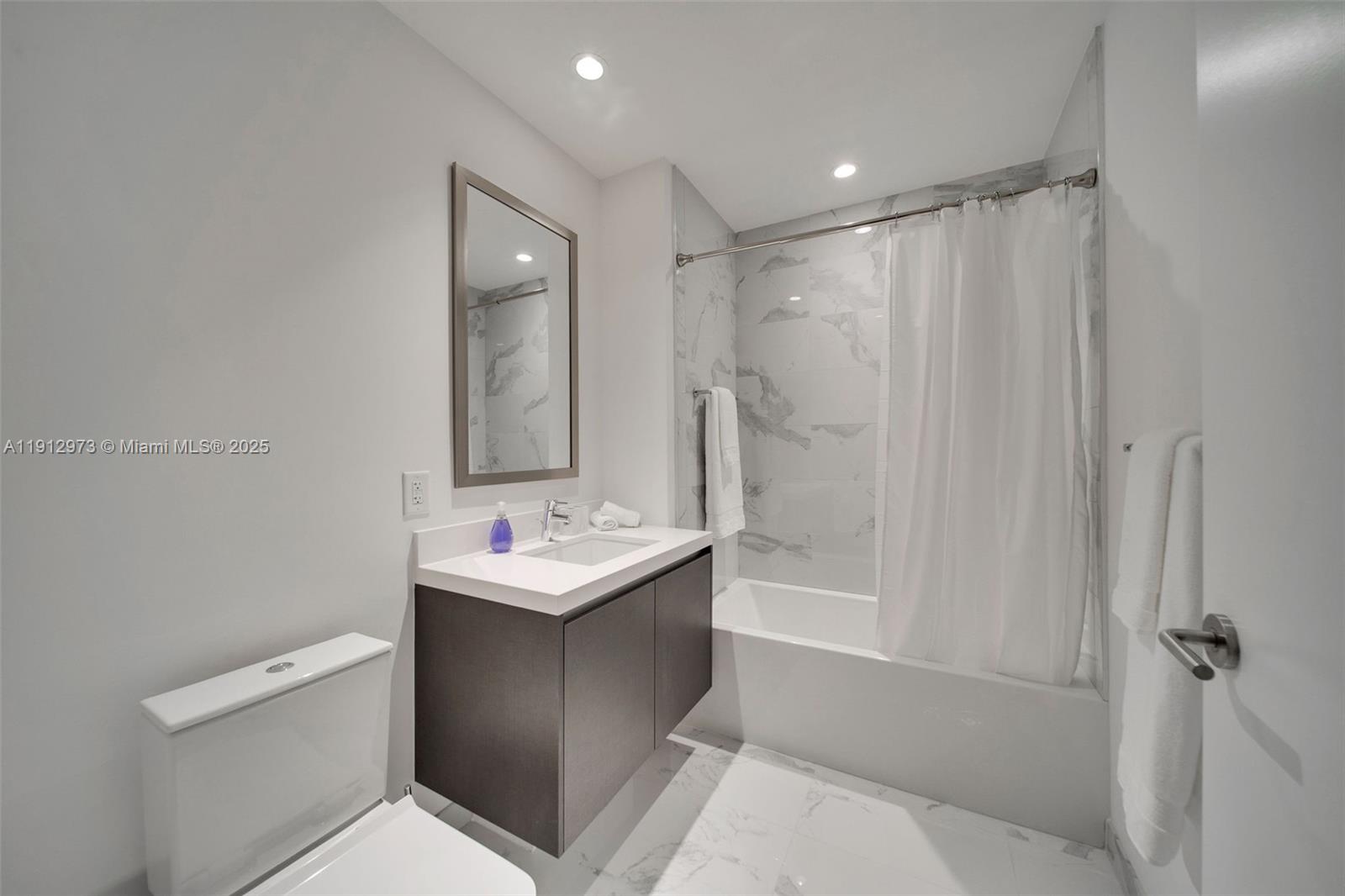 851 NE 1st Ave #1107, Miami FL 33132