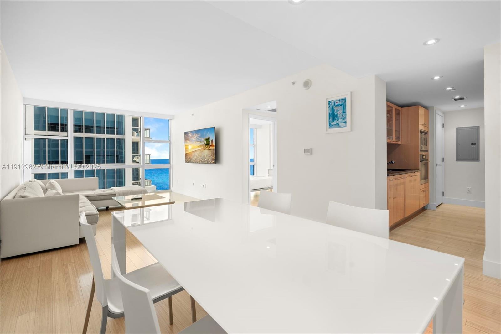 6801 Collins Ave #Door 1409(1401), Miami Beach FL 33141