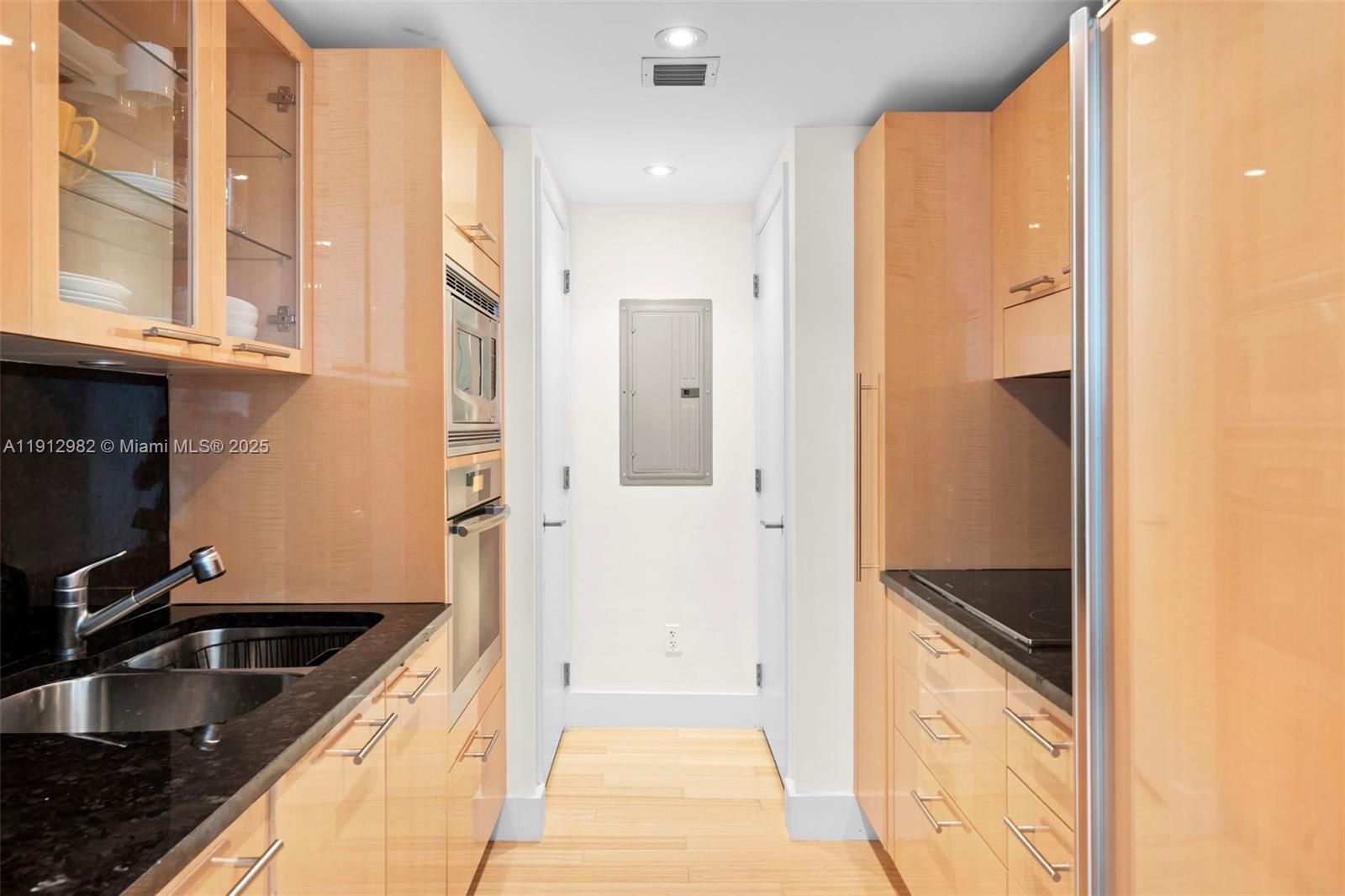 6801 Collins Ave #Door 1409(1401), Miami Beach FL 33141