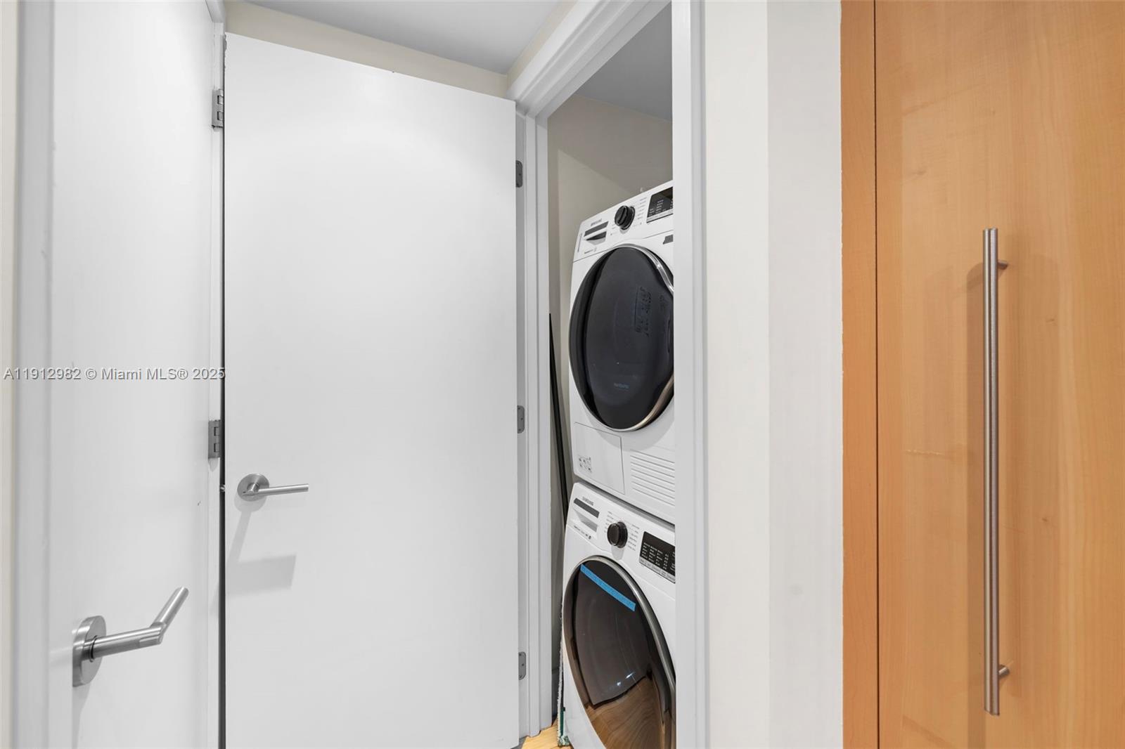 6801 Collins Ave #Door 1409(1401), Miami Beach FL 33141