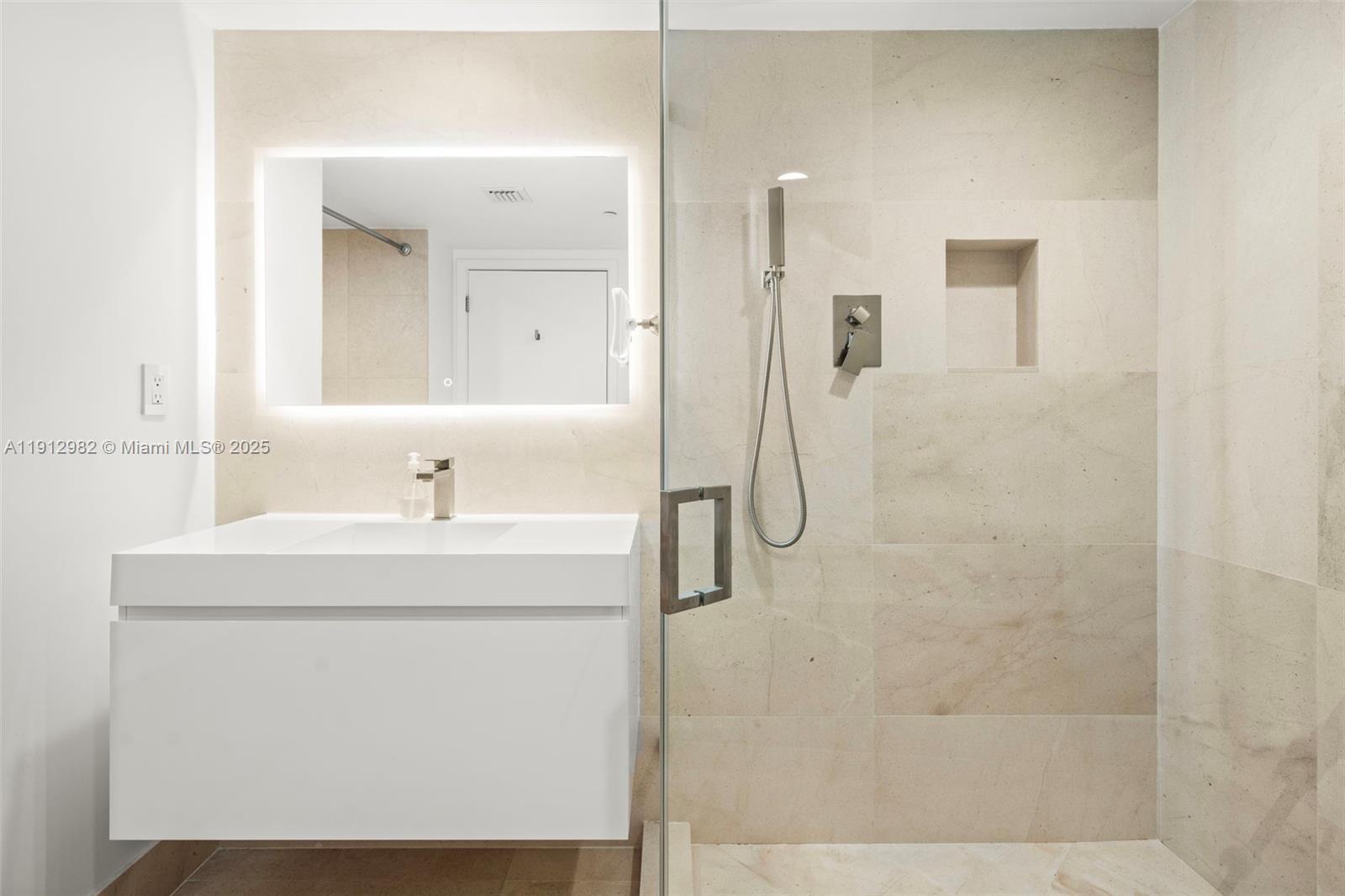 6801 Collins Ave #Door 1409(1401), Miami Beach FL 33141
