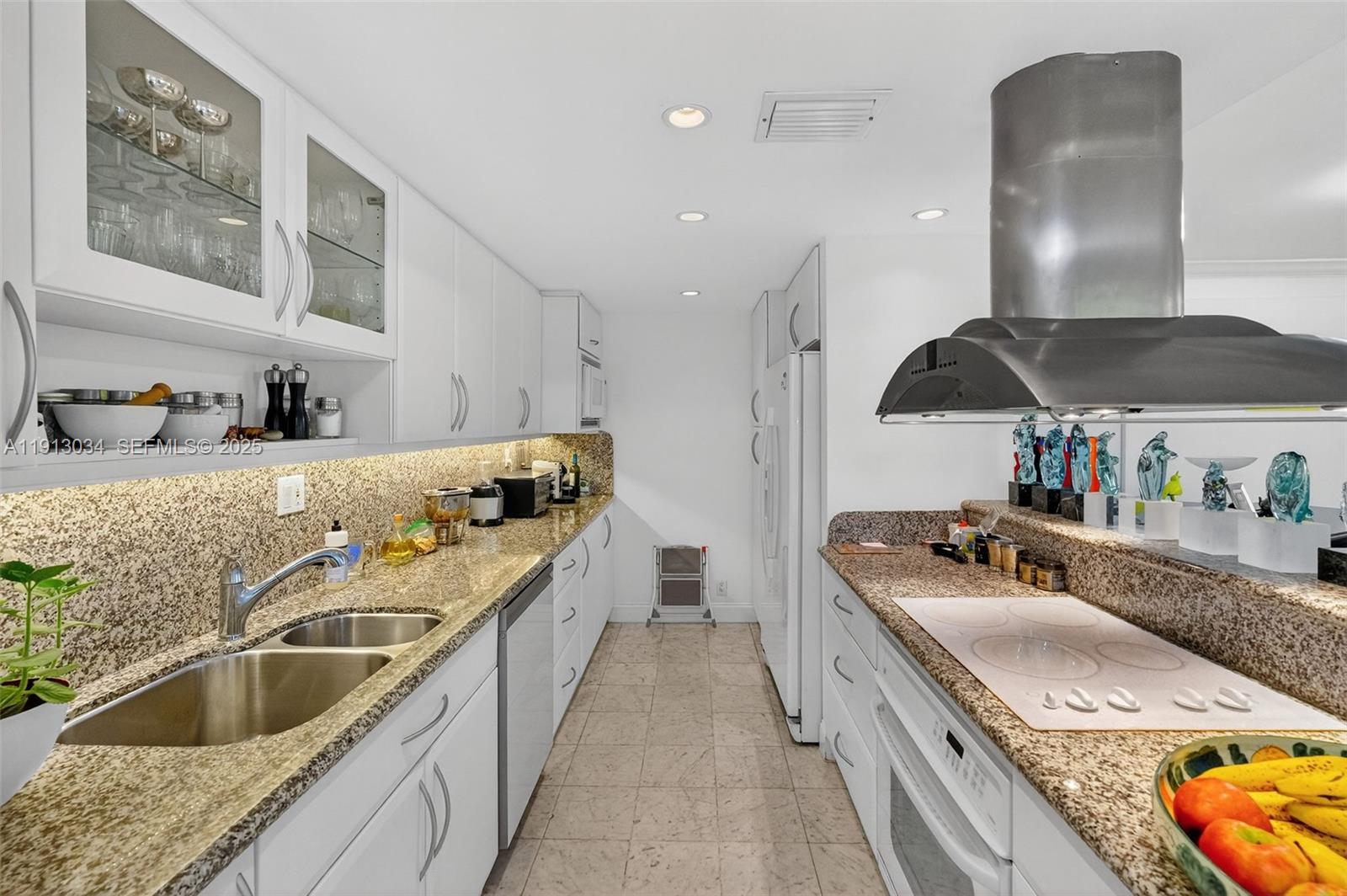 181 Crandon Blvd #106, Key Biscayne FL 33149