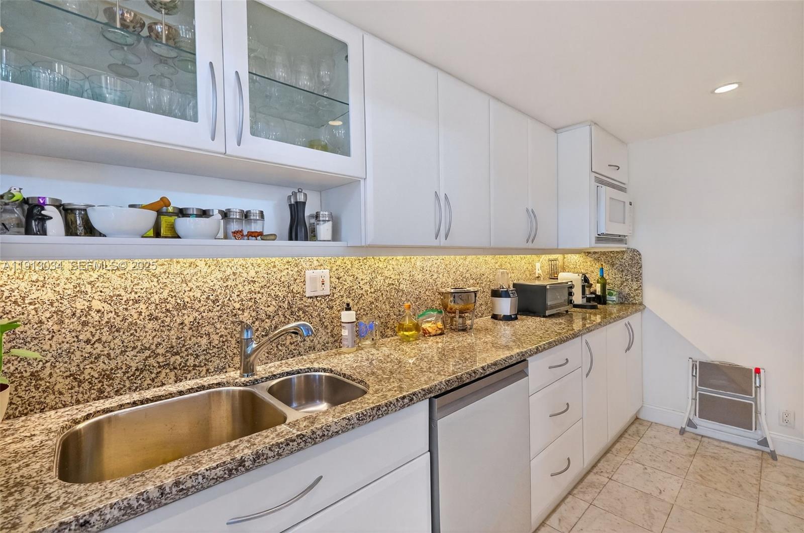 181 Crandon Blvd #106, Key Biscayne FL 33149