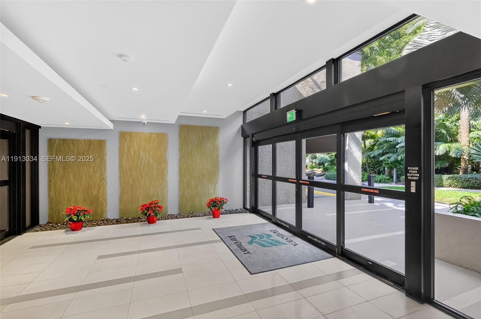181 Crandon Blvd #106, Key Biscayne FL 33149