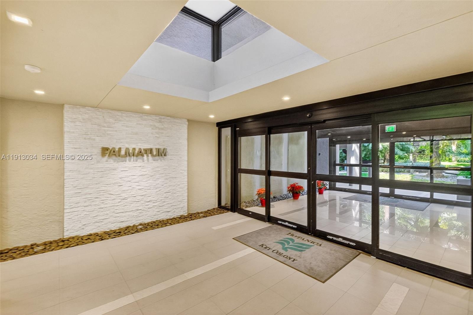 181 Crandon Blvd #106, Key Biscayne FL 33149