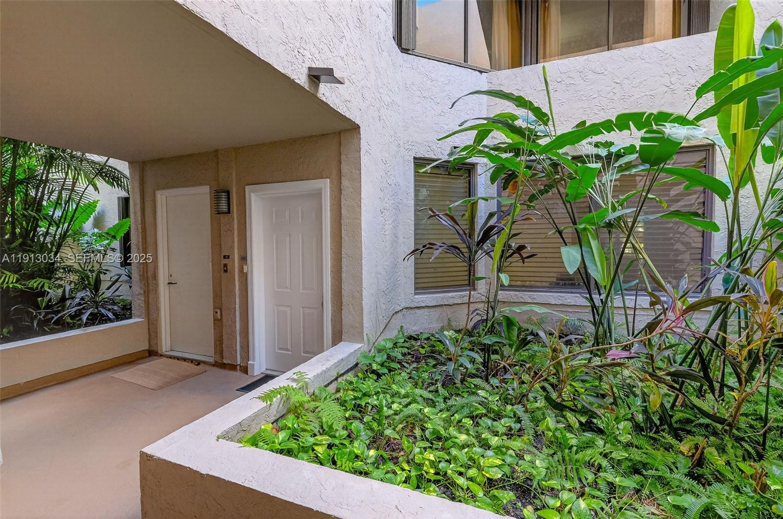 181 Crandon Blvd #106, Key Biscayne FL 33149