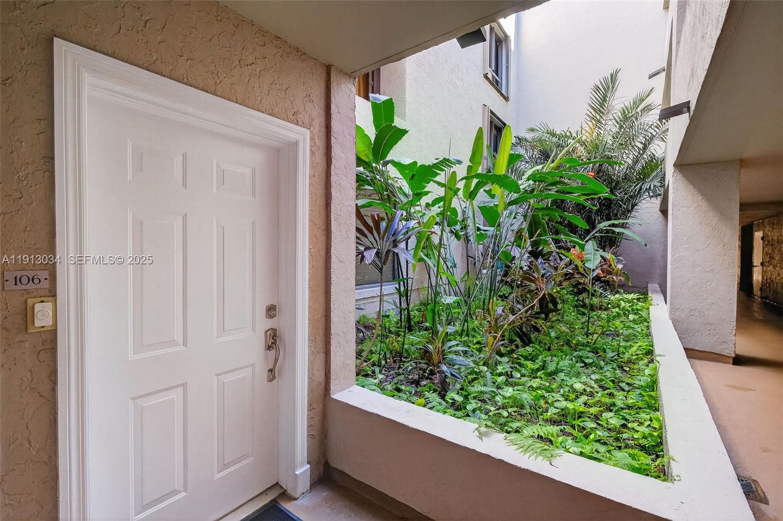 181 Crandon Blvd #106, Key Biscayne FL 33149