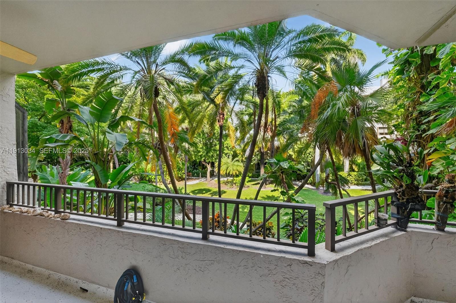 181 Crandon Blvd #106, Key Biscayne FL 33149