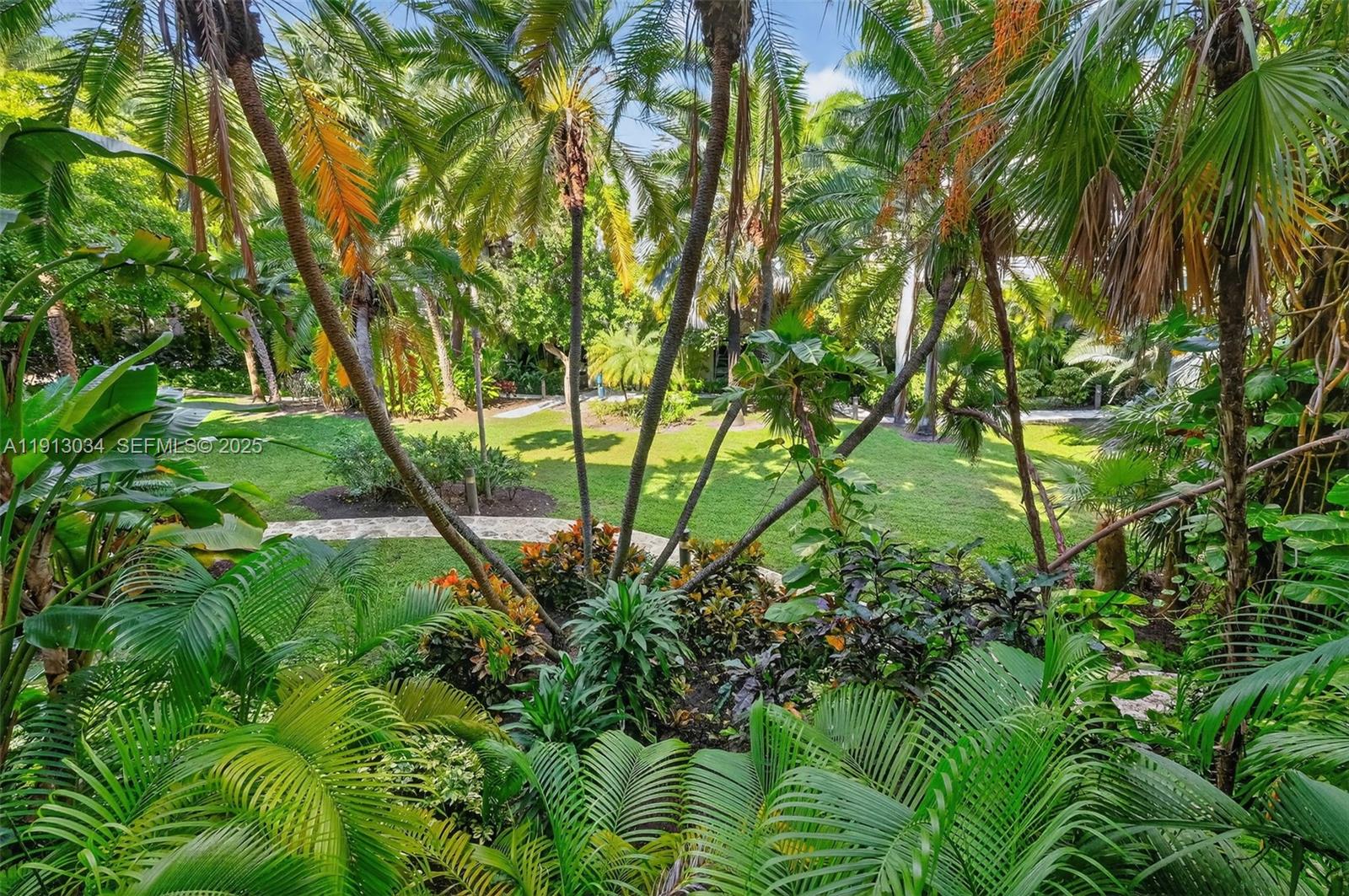 181 Crandon Blvd #106, Key Biscayne FL 33149