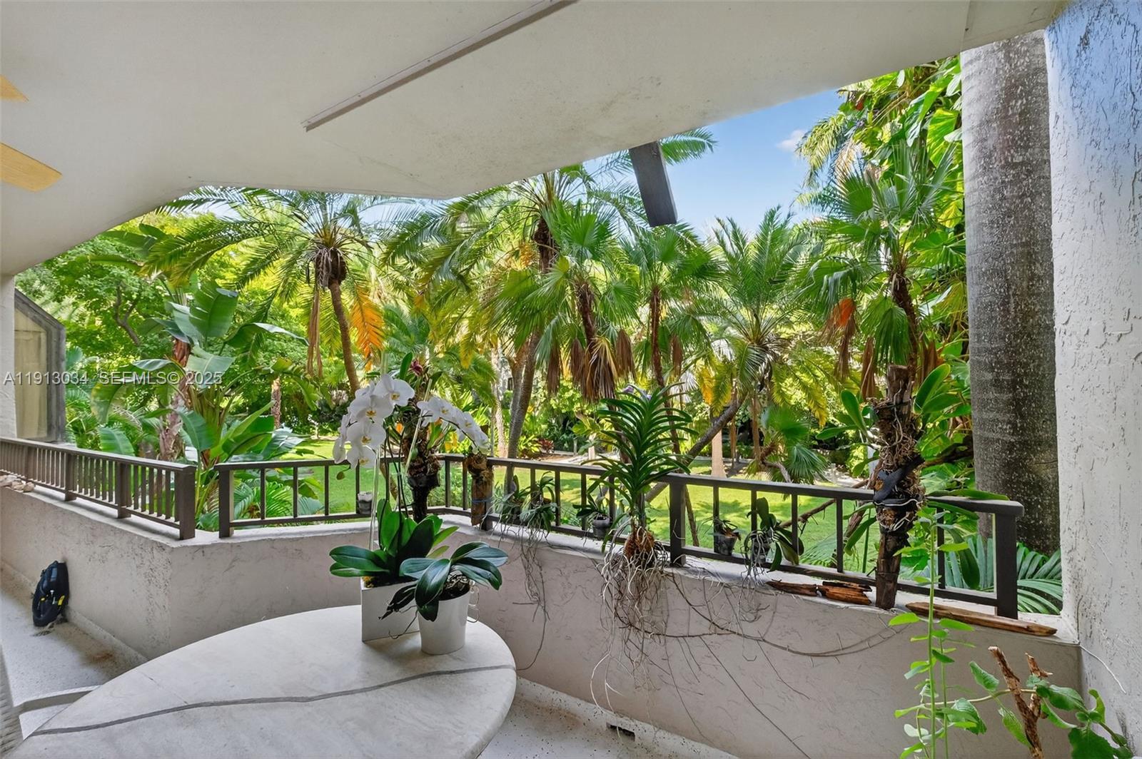 181 Crandon Blvd #106, Key Biscayne FL 33149