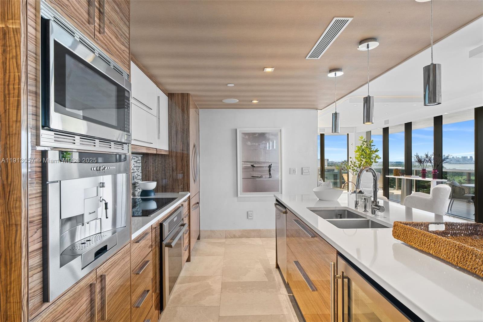 5875 Collins Ave #1908, Miami Beach FL 33140