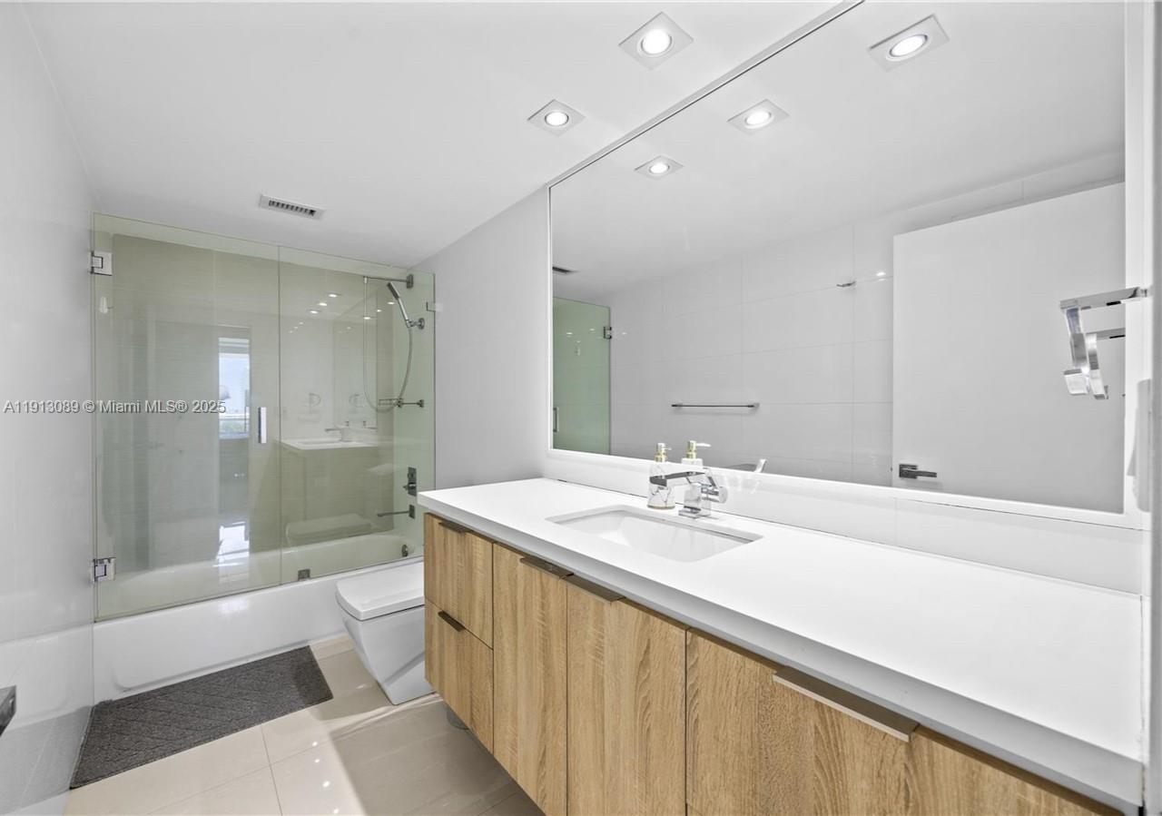 900 Bay Dr #624-622-620, Miami Beach FL 33141