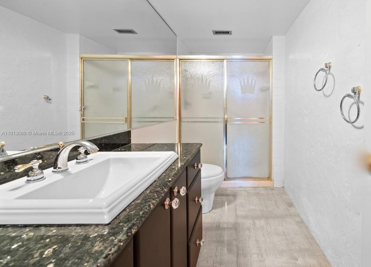 900 Bay Dr #624-622-620, Miami Beach FL 33141