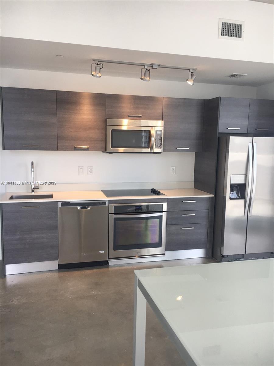 151 SE 1st St #1611, Miami FL 33131