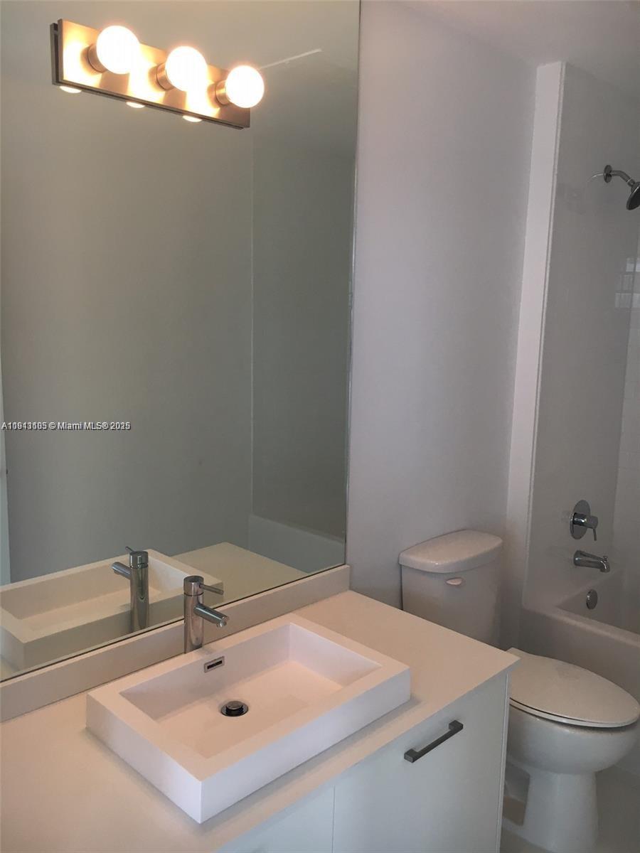 151 SE 1st St #1611, Miami FL 33131