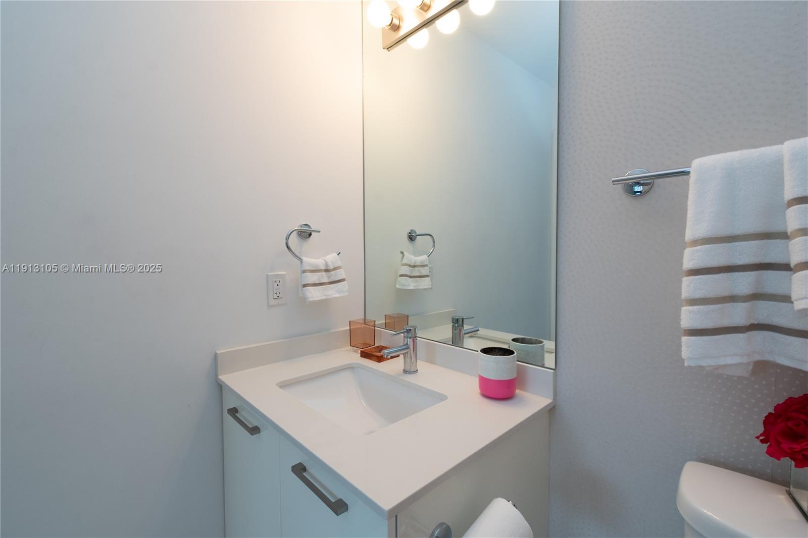151 SE 1st St #1611, Miami FL 33131