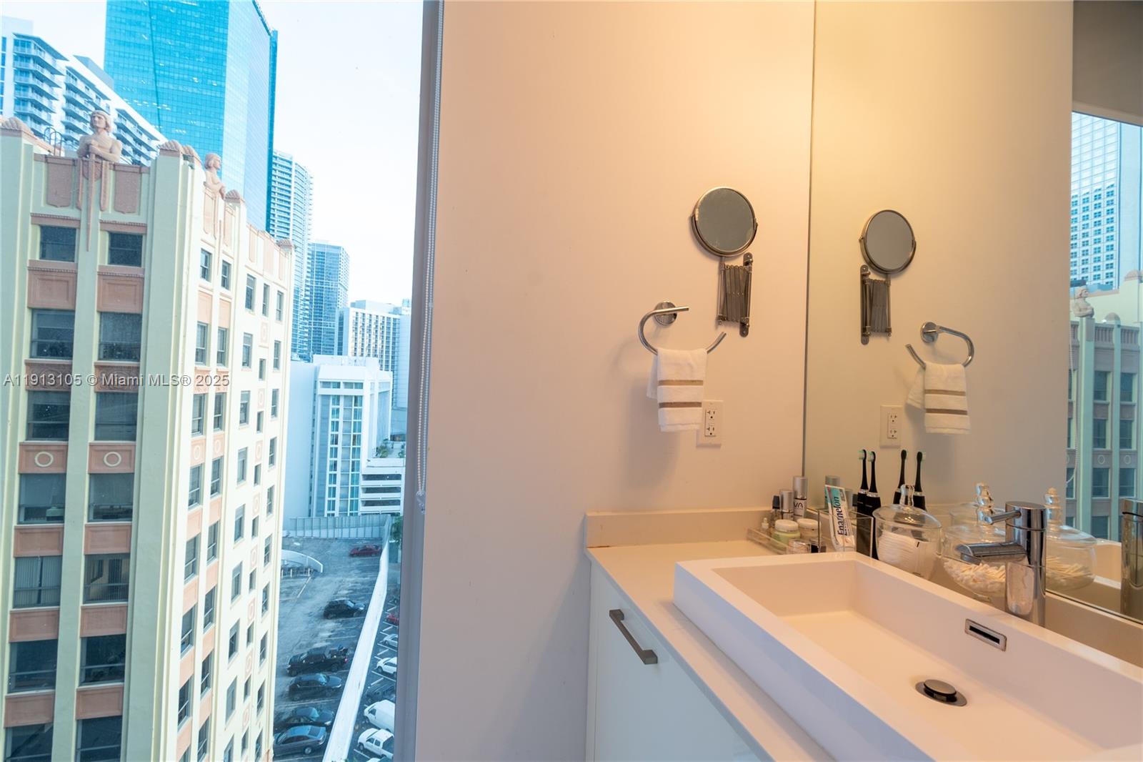 151 SE 1st St #1611, Miami FL 33131
