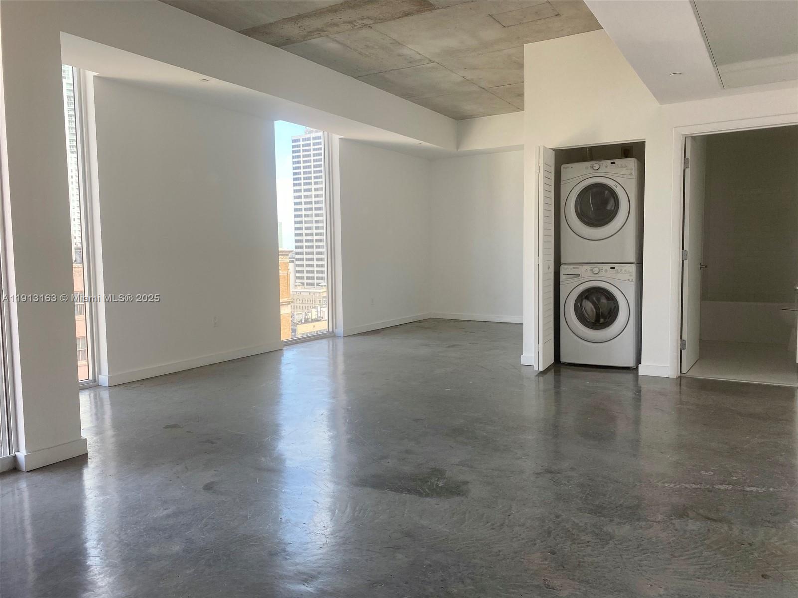 151 SE 1st St #1108, Miami FL 33131