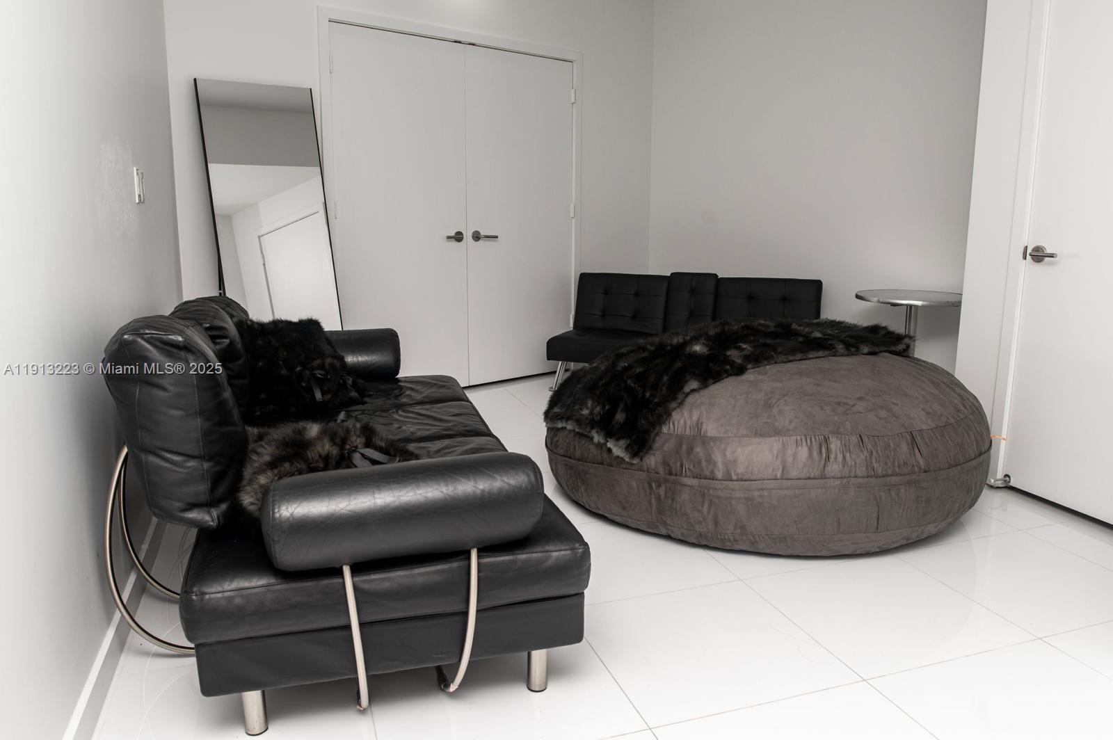 851 NE 1st Ave #1811, Miami FL 33132