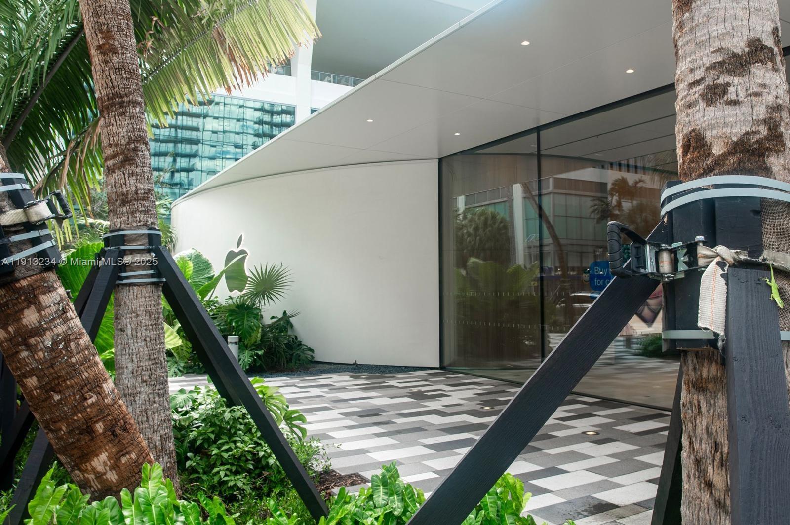 851 NE 1st Ave #1811, Miami FL 33132